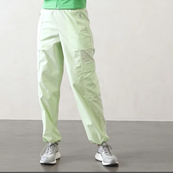 ATHLETA Cascade High Rise Poplin Cargo Pants Mint Tint S - Picture 2 of 11